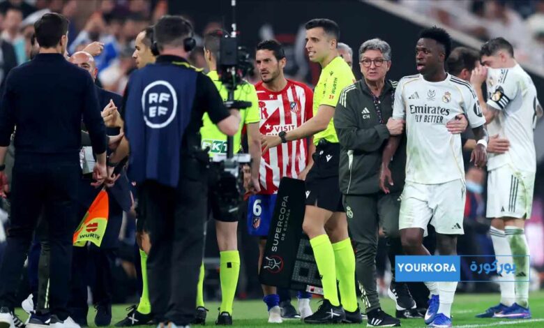 توتر بين سيميوني وفينيسيوس أثناء استبدال اللاعب في ديربي السوبر