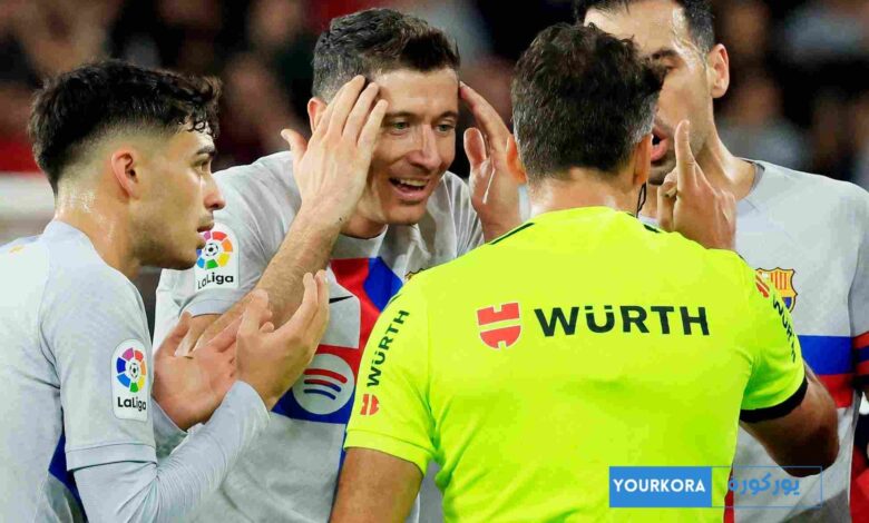 عاجل: اليويفا يقرر معاقبة حكم مباراة برشلونة