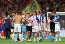 جوهرة صاعدة تقترب من ارتداء قميص برشلونة