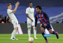 مدرب باريس سان جيرمان يصر على التعاقد مع مدافع برشلونة